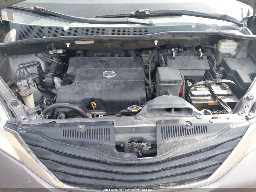 2011 TOYOTA SIENNA VIN: 5TDJK3DC4BS010857