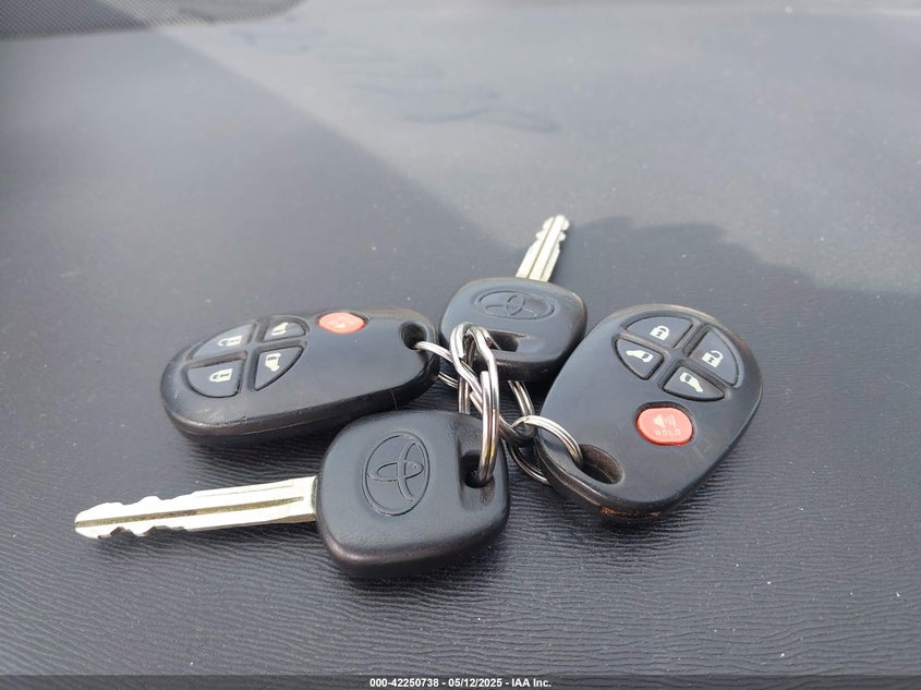 2011 TOYOTA SIENNA VIN: 5TDJK3DC4BS010857