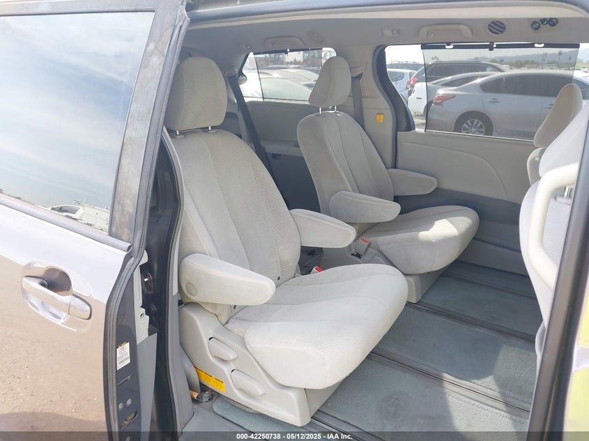 2011 TOYOTA SIENNA VIN: 5TDJK3DC4BS010857