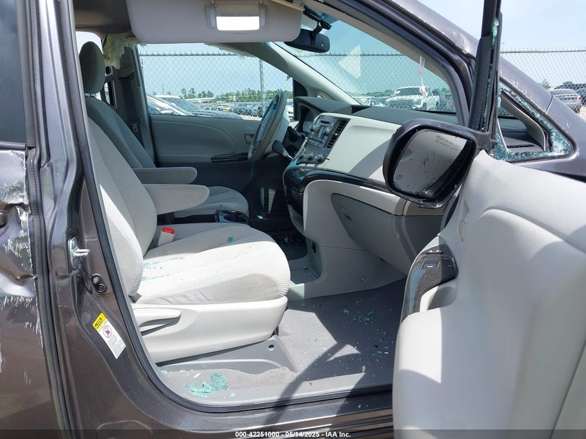 2011 TOYOTA SIENNA VIN: 5TDKK3DC1BS066047