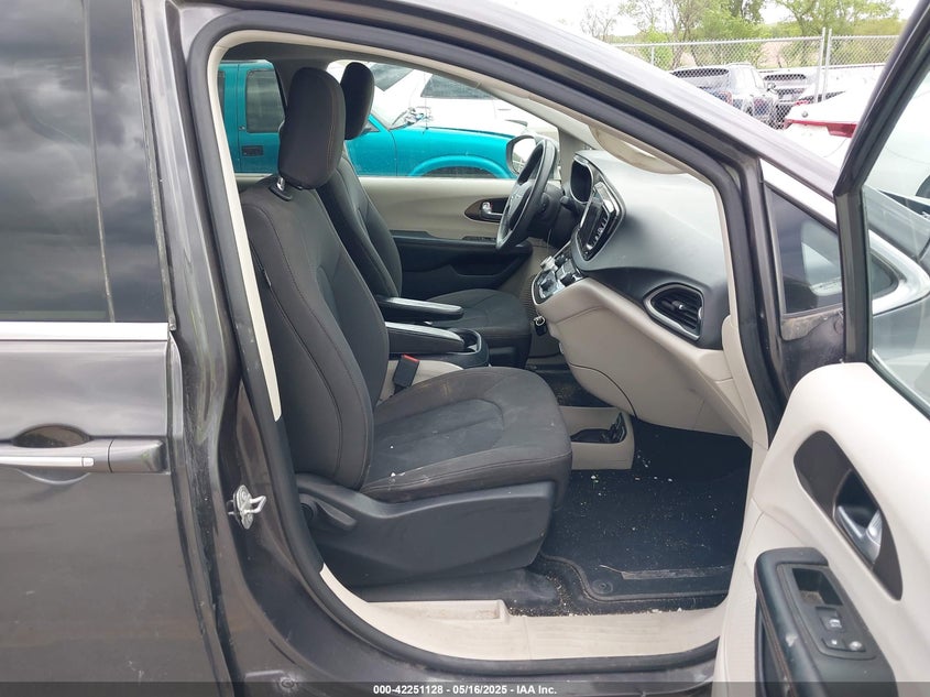 2017 CHRYSLER PACIFICA VIN: 2C4RC1BG5HR771361