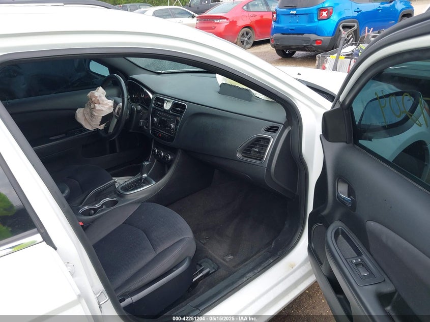 1C3CCBBB3DN595647 2013 CHRYSLER 200 photo no. 5