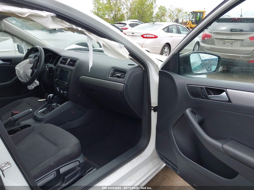2016 VOLKSWAGEN JETTA VIN: 3VWD67AJ7GM221468