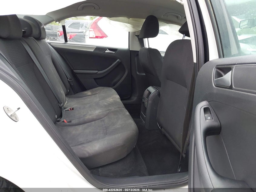 2016 VOLKSWAGEN JETTA VIN: 3VWD67AJ7GM221468