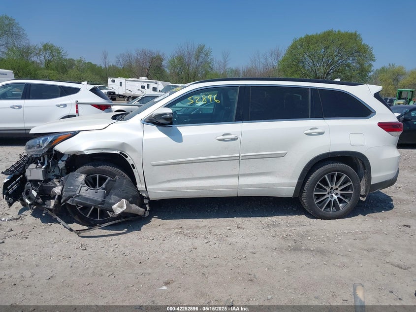 2017 TOYOTA HIGHLANDER SE - 5TDJZRFH1HS515030