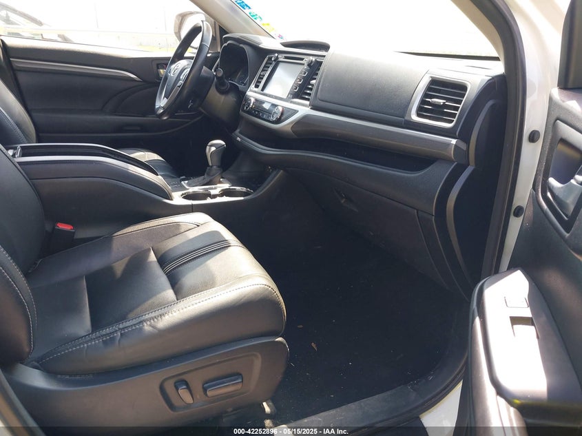 2017 TOYOTA HIGHLANDER SE - 5TDJZRFH1HS515030