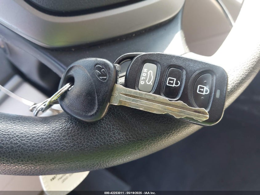 2017 HYUNDAI ELANTRA SE - KMHD74LF3HU390239