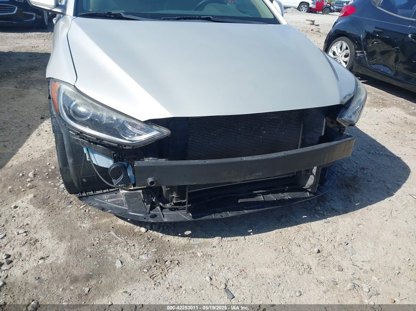 2017 HYUNDAI ELANTRA SE - KMHD74LF3HU390239