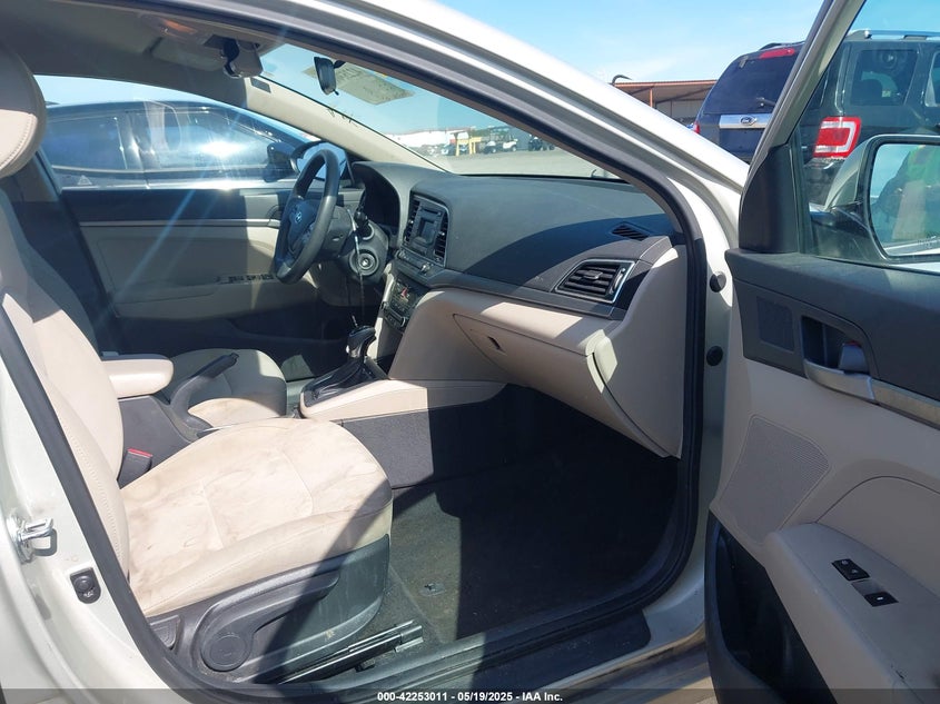 2017 HYUNDAI ELANTRA SE - KMHD74LF3HU390239