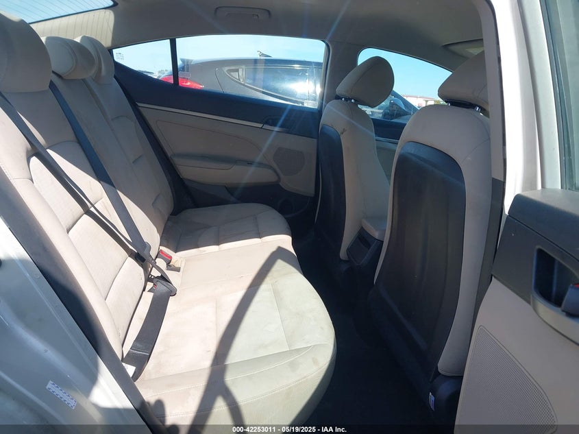 2017 HYUNDAI ELANTRA SE - KMHD74LF3HU390239