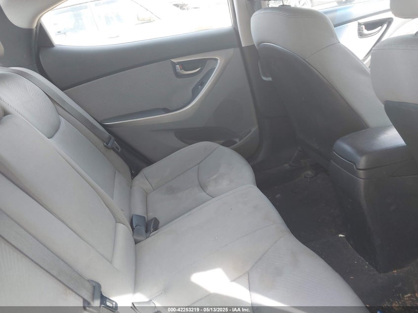 2011 HYUNDAI ELANTRA VIN: KMHDH4AE4BU138546