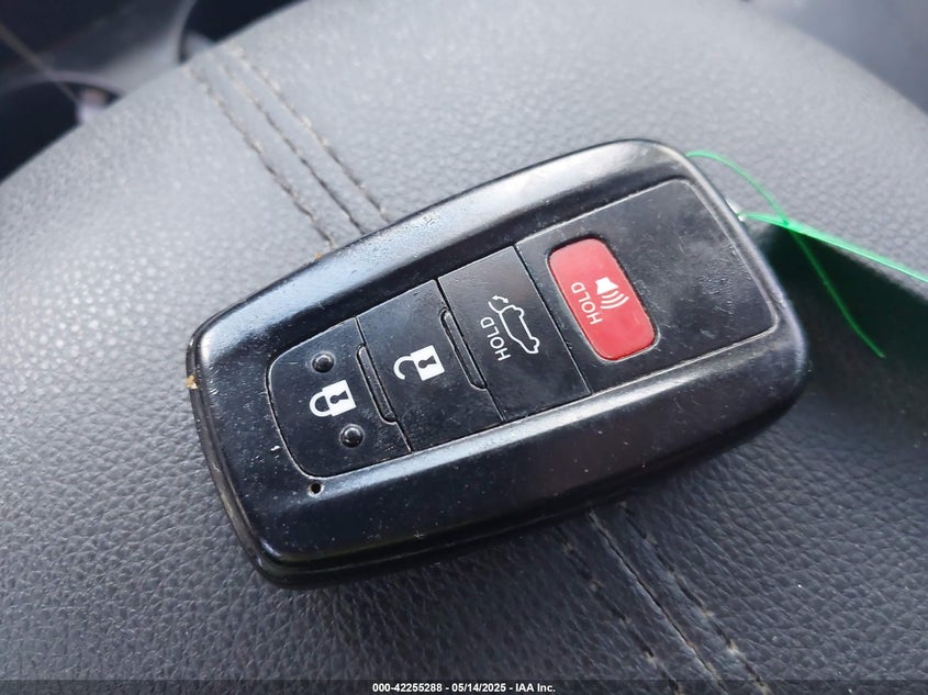 2019 TOYOTA RAV4 VIN: 2T3Y1RFV7KW017853