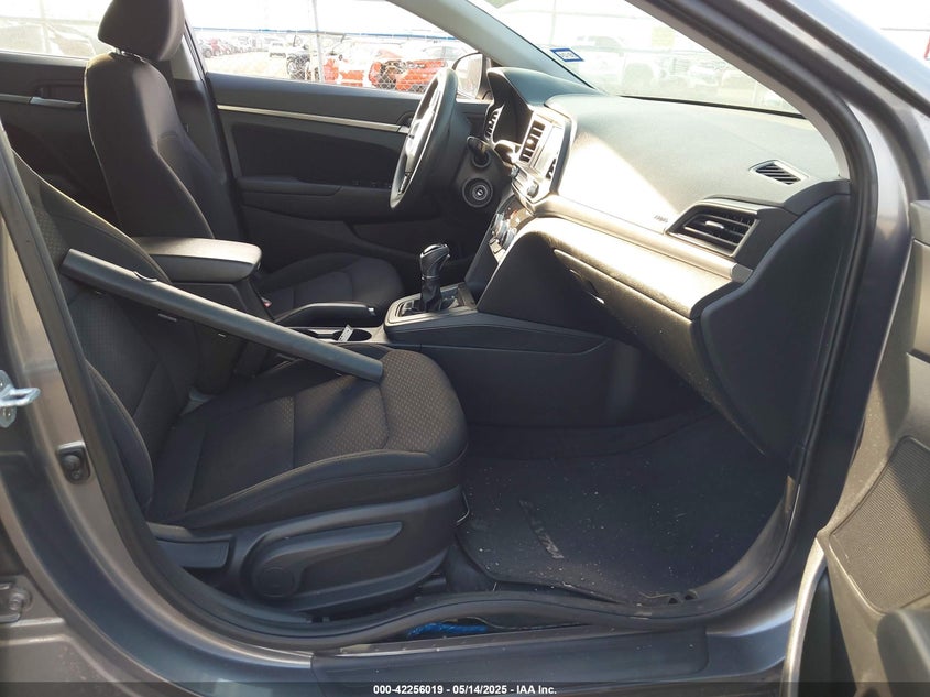 2019 HYUNDAI ELANTRA VIN: 5NPD84LF5KH476560