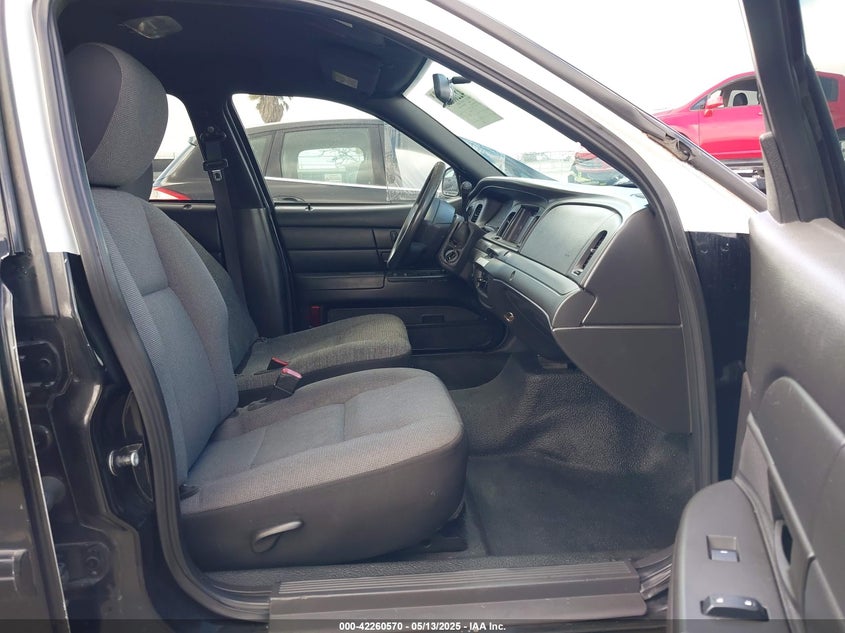 2011 FORD CROWN VICTORIA VIN: 2FABP7BV8BX115722