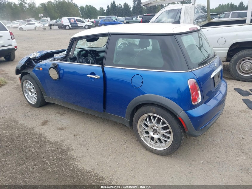 2006 MINI COOPER VIN: WMWRC33576TK64005