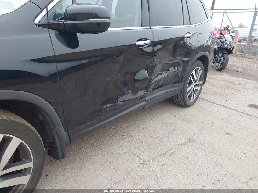 2018 HONDA PILOT VIN: 5FNYF5H97JB027040