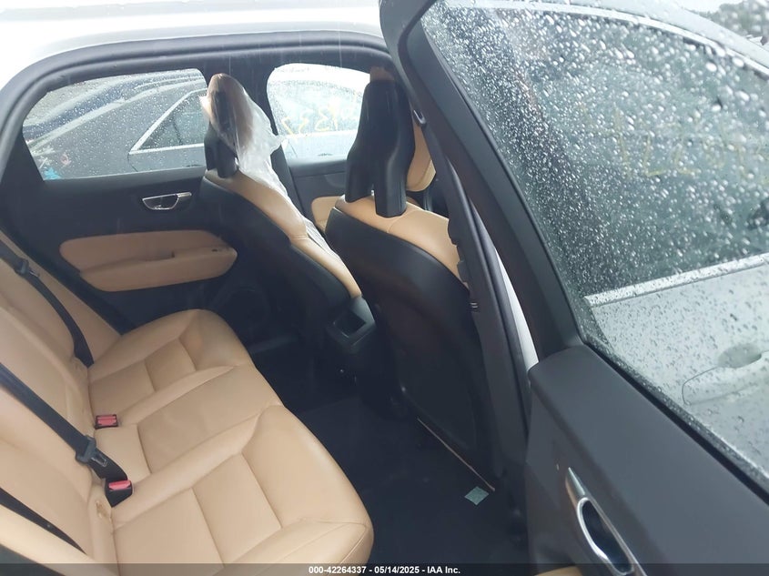VIN YV4102RK6J1091675 2018 VOLVO XC60 T5 MOMENTUM