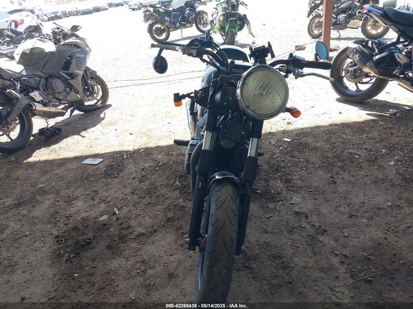 2010 TRIUMPH MOTORCYCLE BONNEVILLE SMT900K13AT412010