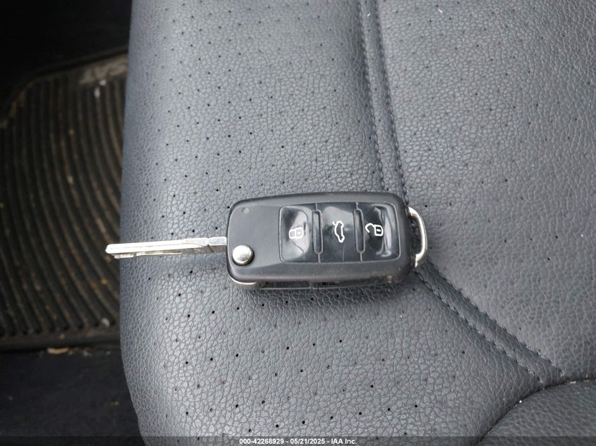 2013 VOLKSWAGEN PASSAT 2.5L SE - 1VWBP7A32DC103783