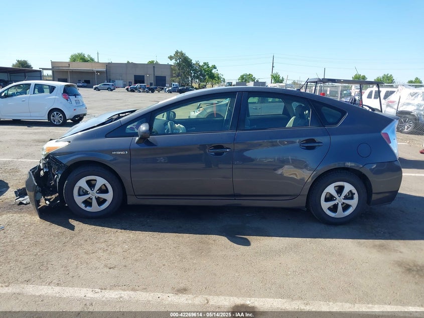 2013 TOYOTA PRIUS VIN: JTDKN3DU2D1724412