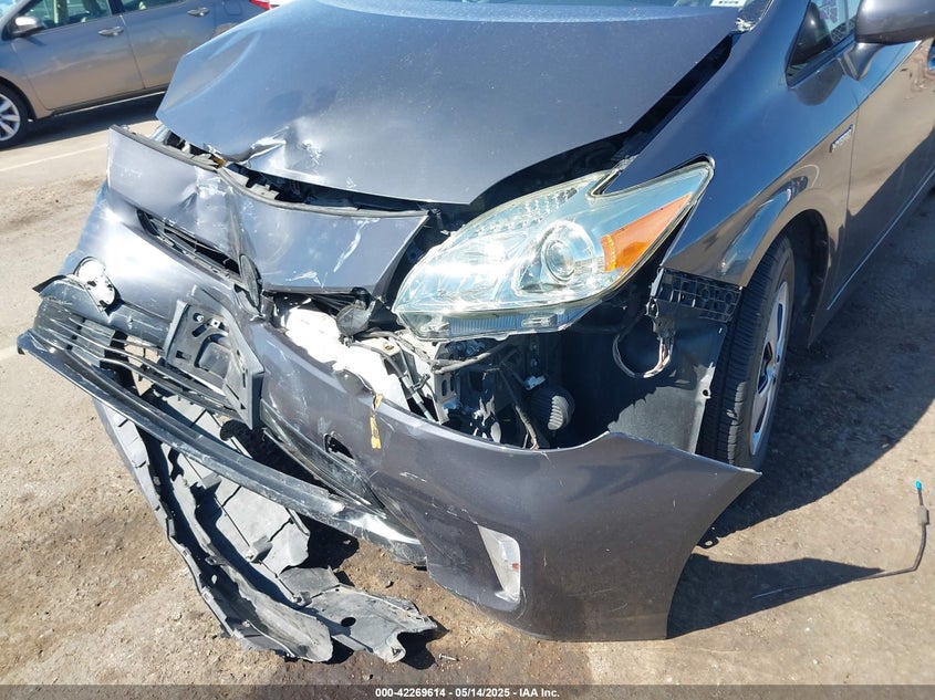 2013 TOYOTA PRIUS VIN: JTDKN3DU2D1724412