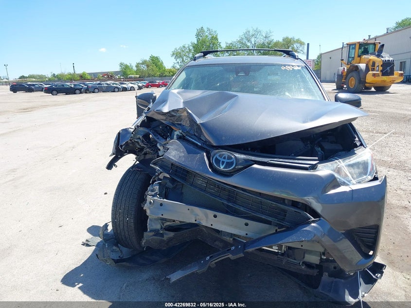 2018 TOYOTA RAV4 LE - JTMBFREVXJJ745379