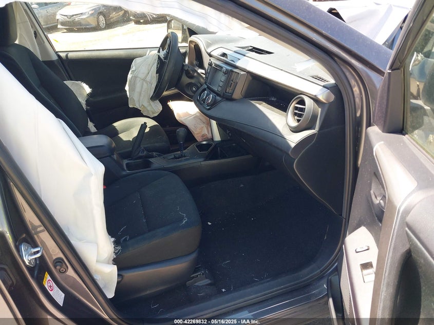 2018 TOYOTA RAV4 LE - JTMBFREVXJJ745379