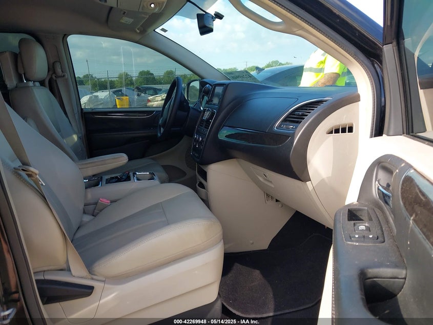 2015 CHRYSLER TOWN & COUNTRY VIN: 2C4RC1AG9FR741696