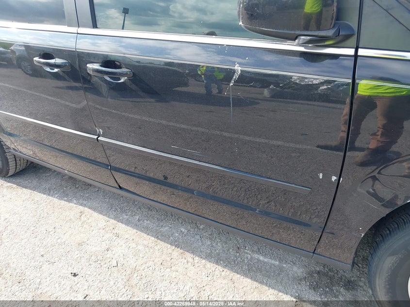 2015 CHRYSLER TOWN & COUNTRY VIN: 2C4RC1AG9FR741696