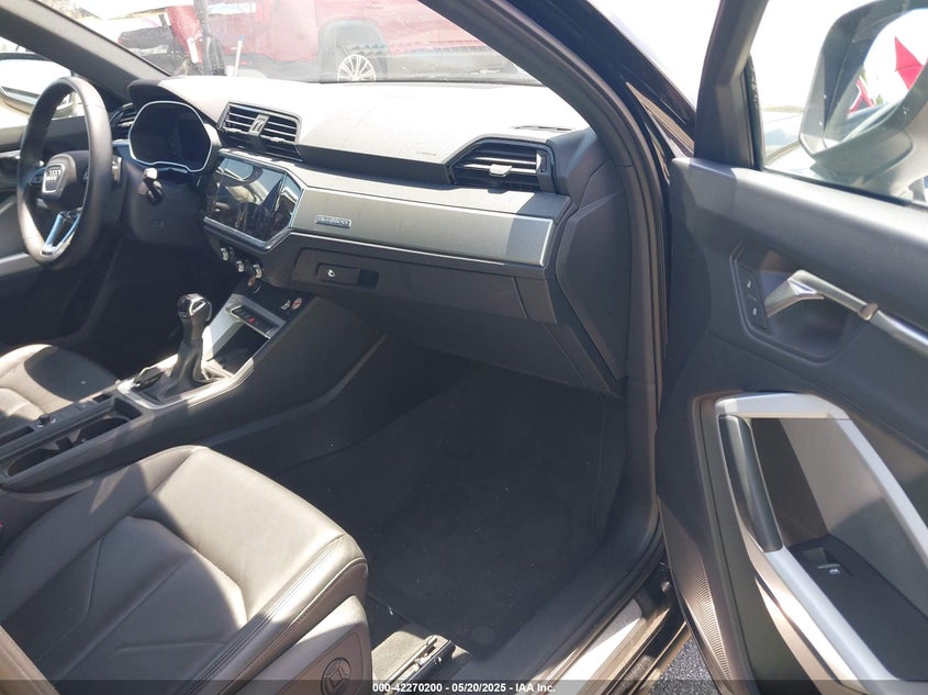 2024 AUDI Q3 VIN: WA1DECF39R1055263
