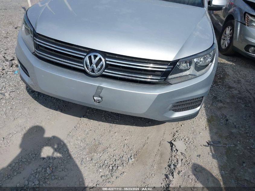 2018 Volkswagen Tiguan Limited 2.0T VIN: WVGAV7AX4JK003057 Lot: 42271113