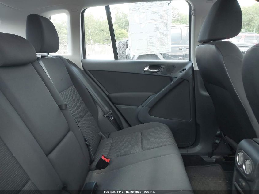 2018 Volkswagen Tiguan Limited 2.0T VIN: WVGAV7AX4JK003057 Lot: 42271113