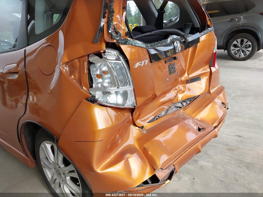 2010 HONDA FIT VIN: JHMGE8G41AS005199