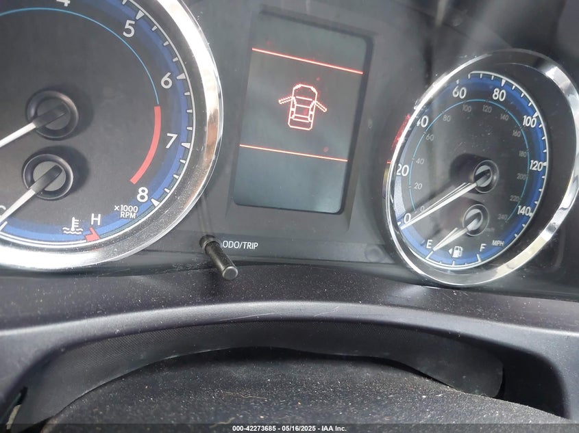 2018 TOYOTA COROLLA LE - 5YFBURHE1JP855556