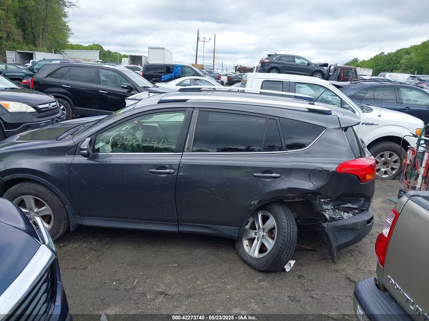2013 TOYOTA RAV4 XLE - JTMRFREV2D5002727