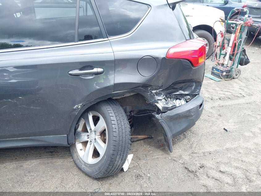 2013 TOYOTA RAV4 XLE - JTMRFREV2D5002727