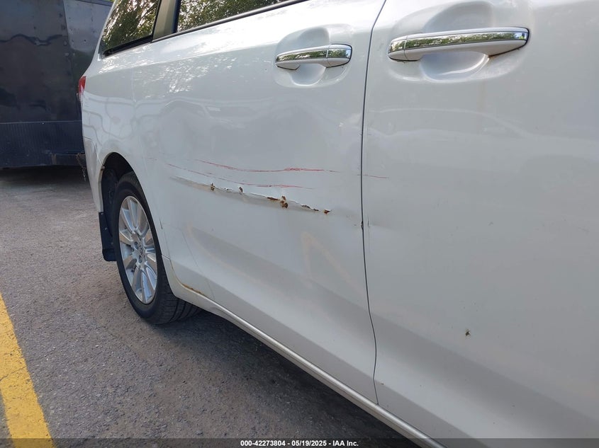 2011 TOYOTA SIENNA VIN: 5TDDK3DC7BS028685