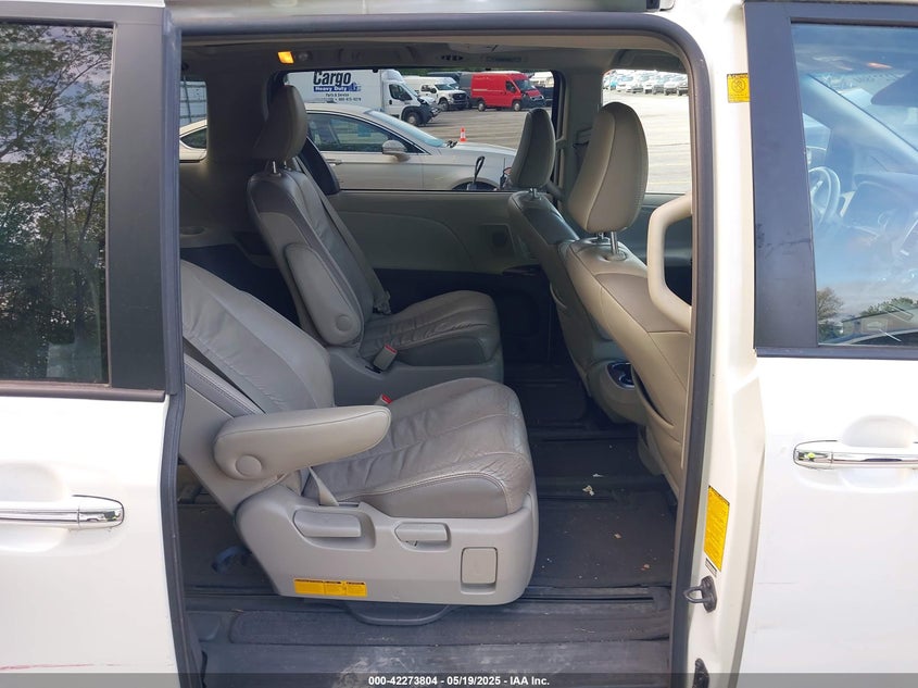 2011 TOYOTA SIENNA VIN: 5TDDK3DC7BS028685
