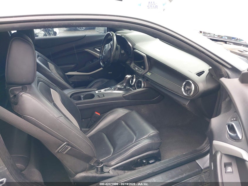 2019 CHEVROLET CAMARO 2LT - 1G1FD1RS9K0144568