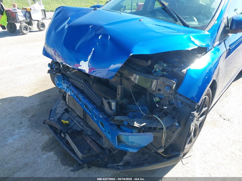 VIN 1FADP3M22JL229005 2018 FORD FOCUS SEL