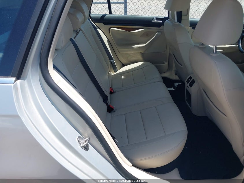 2011 VOLKSWAGEN JETTA SPORTWAGEN VIN: 3VWPL7AJ0BM605185