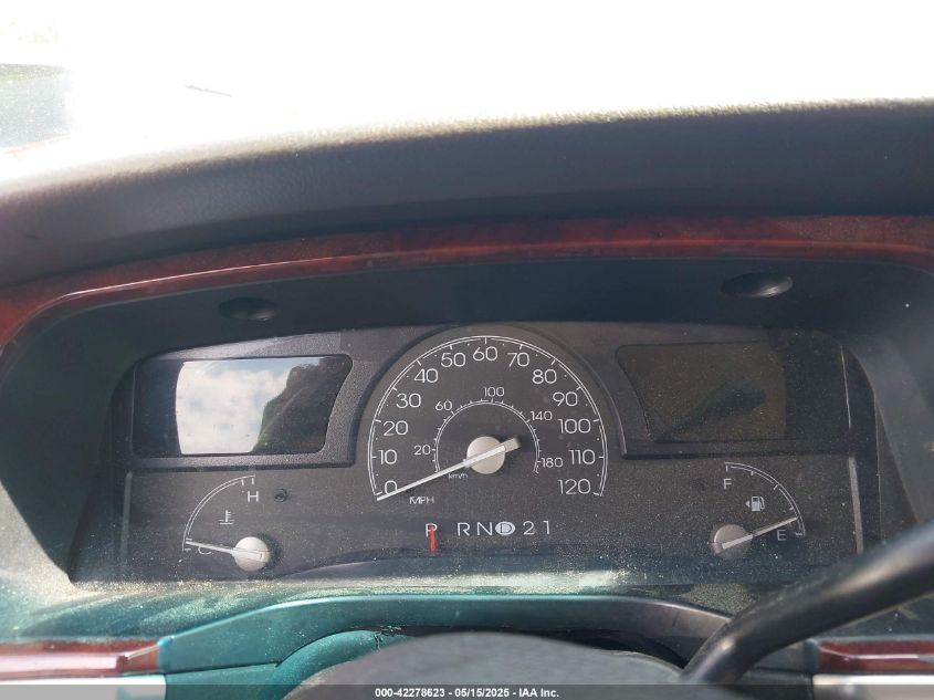 2003 Lincoln Town Car Signature VIN: 1LNHM82W73Y620675 Lot: 42278623