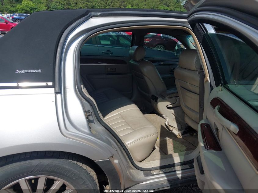 2003 Lincoln Town Car Signature VIN: 1LNHM82W73Y620675 Lot: 42278623