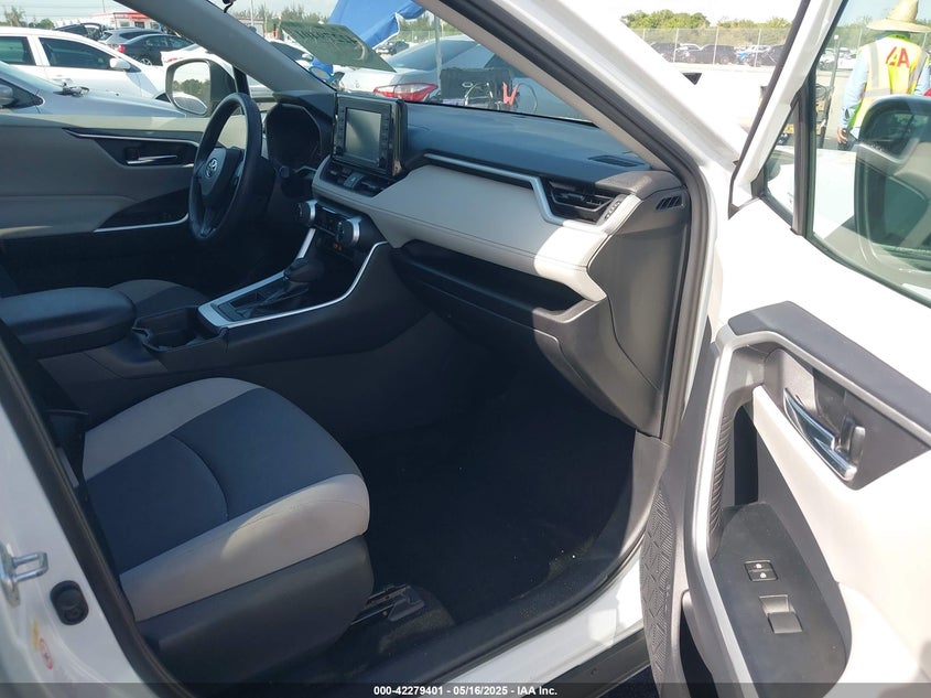 2019 TOYOTA RAV4 XLE - 2T3W1RFV6KW013977