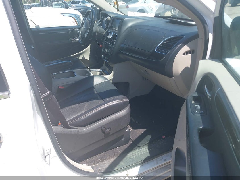 2015 CHRYSLER TOWN & COUNTRY VIN: 2C4RC1CG7FR654151
