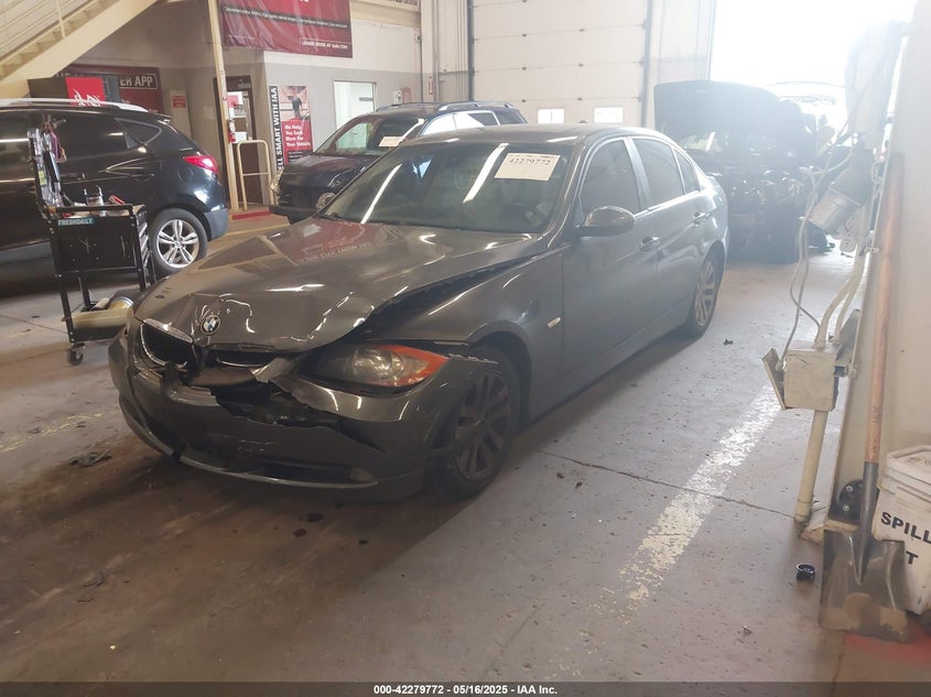 WBAVA37577NL13062 2007 BMW 3ER photo no. 2