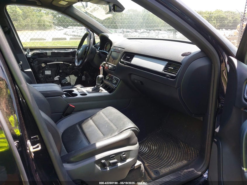 2017 VOLKSWAGEN TOUAREG V6 WOLFSBURG EDITION - WVGRF7BP9HD001737