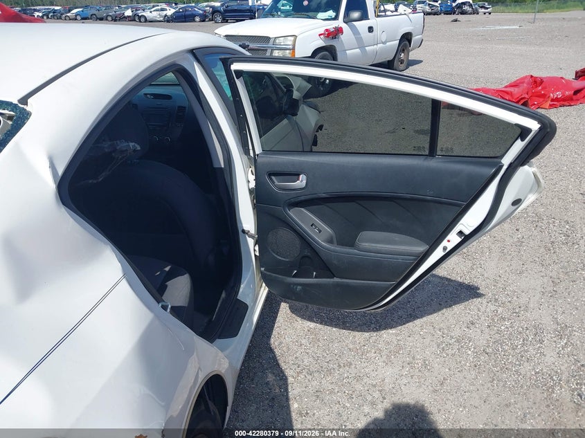 2017 KIA FORTE auction photo 8