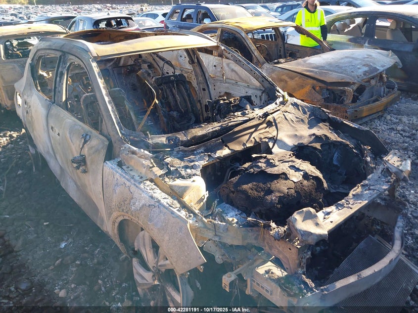 VOLVO XC40 T5 R-DESIGN