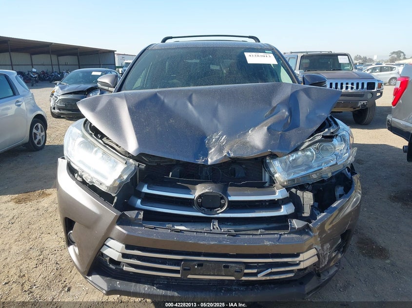 2019 TOYOTA HIGHLANDER LE PLUS - 5TDZZRFH3KS296579
